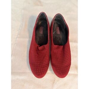 MUNRO Red Woven Slip-On Flats Size 9 Comfort Non-Slip Walking Shoes